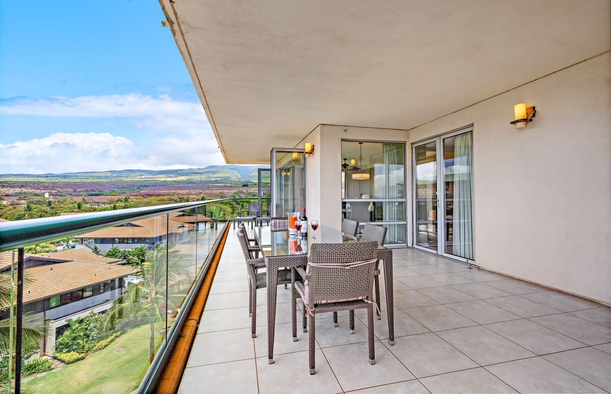 Condo in Lahaina · ★4.44 · 2 bedrooms · 3 beds · 2 baths - Photo 4