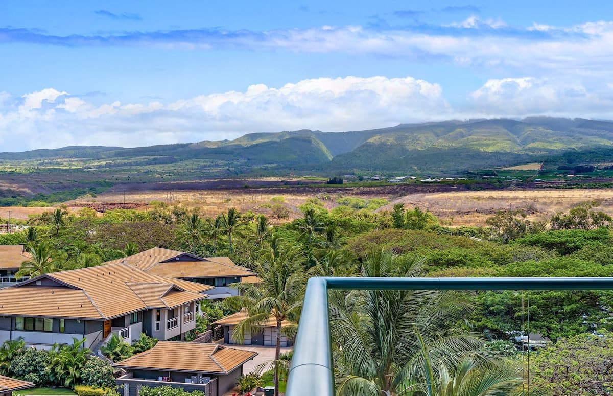 Condo in Lahaina · ★4.44 · 2 bedrooms · 3 beds · 2 baths - Photo 5