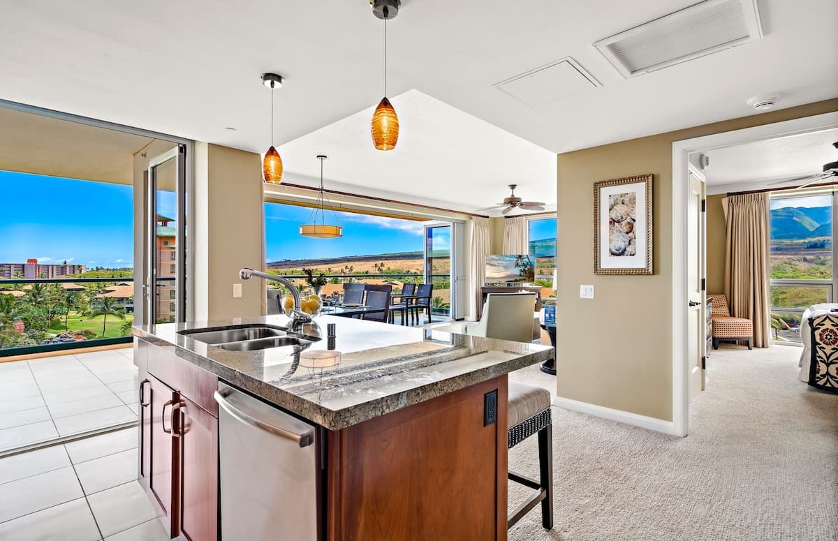 Condo in Lahaina · ★4.44 · 2 bedrooms · 3 beds · 2 baths - Photo 2
