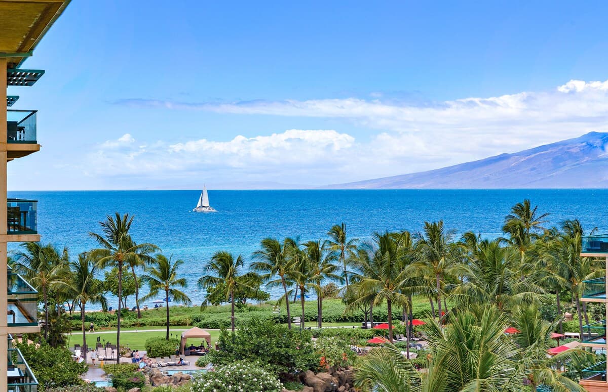 Condo in Lahaina · ★4.44 · 2 bedrooms · 3 beds · 2 baths - Photo 3