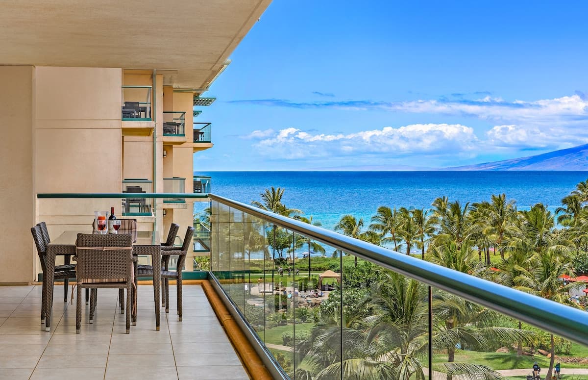 Condo in Lahaina · ★4.44 · 2 bedrooms · 3 beds · 2 baths - Photo 1