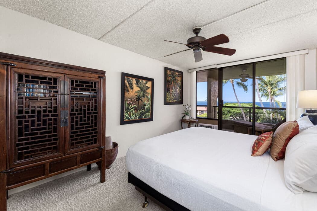 Condo in Kailua-Kona · ★4.89 · 1 bedroom · 2 beds · 2 private baths - Photo 4