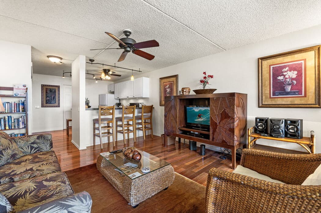 Condo in Kailua-Kona · ★4.89 · 1 bedroom · 2 beds · 2 private baths - Photo 3