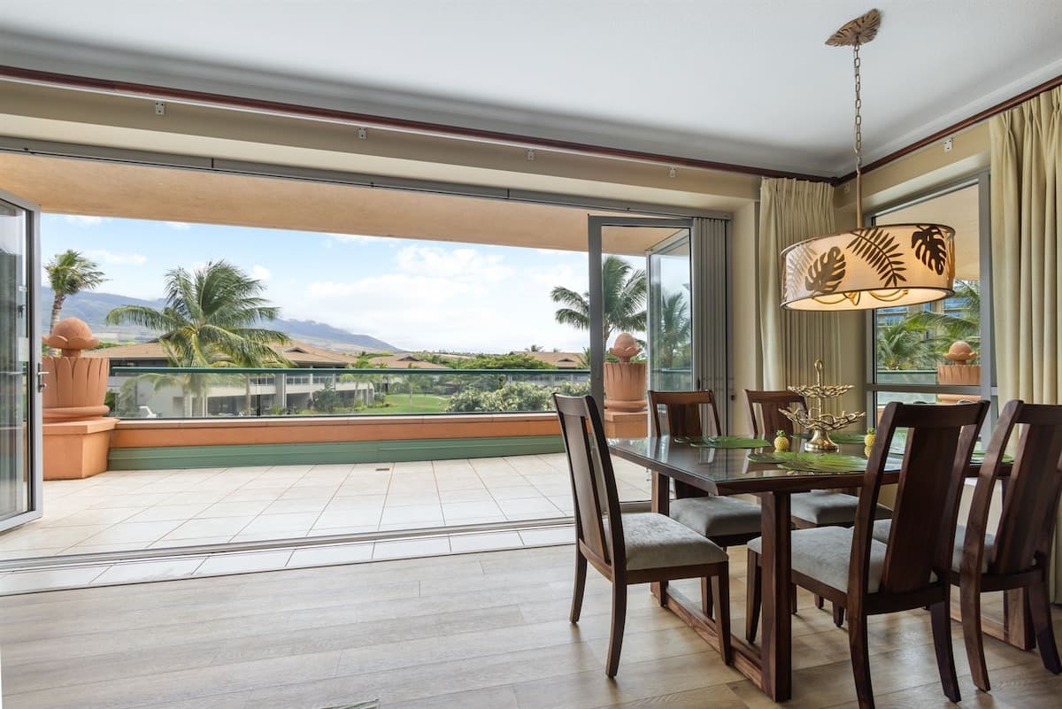 Condo in Lahaina · ★4.95 · 2 bedrooms · 3 beds · 2 baths - Photo 4