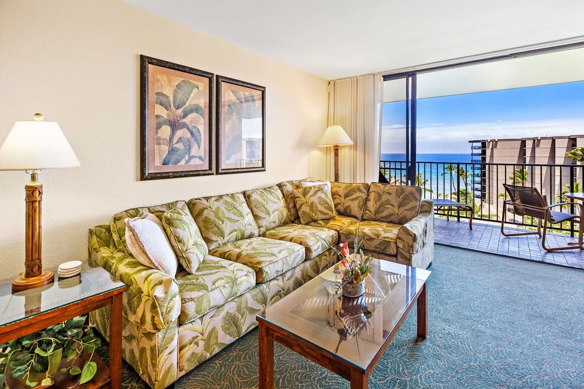 Condo in Lahaina · ★4.65 · 1 bedroom · 2 beds · 1 bath - Photo 4