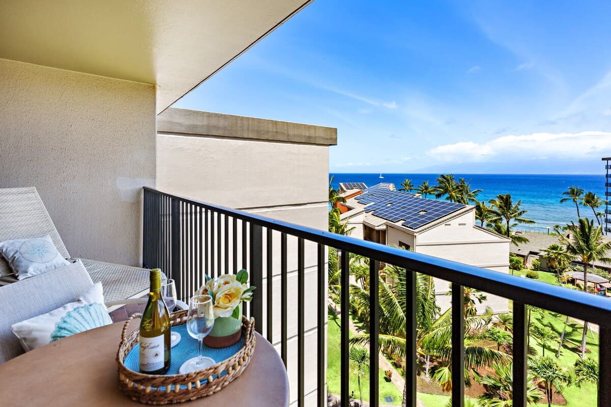 Condo in Lahaina · ★4.65 · 1 bedroom · 2 beds · 1 bath - Photo 2