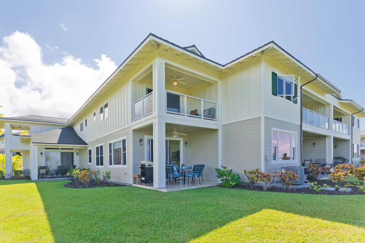 Condo in Kailua-Kona · ★4.89 · 2 bedrooms · 6 beds · 2.5 private baths - Photo 3