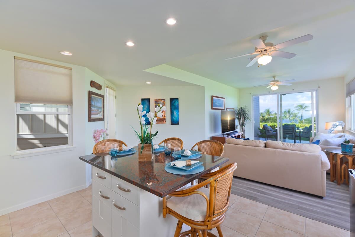 Condo in Kailua-Kona · ★4.89 · 2 bedrooms · 6 beds · 2.5 private baths - Photo 4