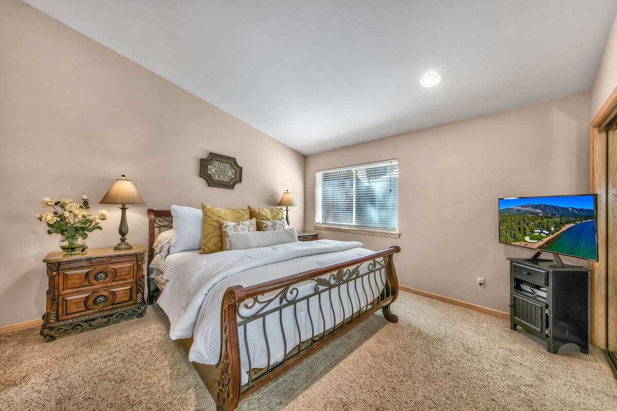 Heated Indoor Pool, 6BR Home Near Downtown - Photo 4