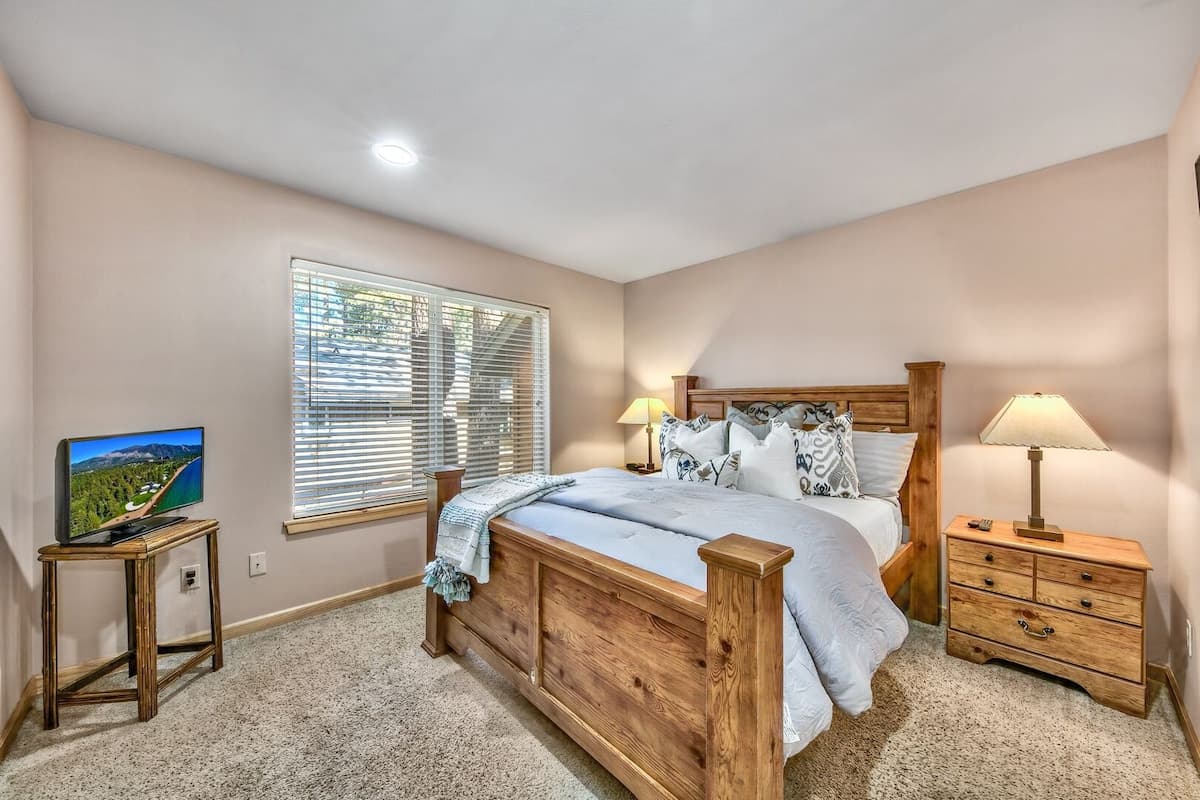 Heated Indoor Pool, 6BR Home Near Downtown - Photo 5