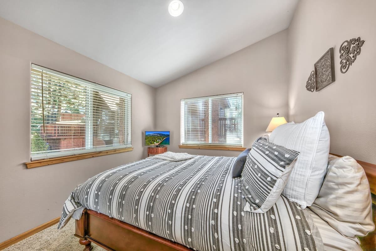 Heated Indoor Pool, 6BR Home Near Downtown - Photo 3