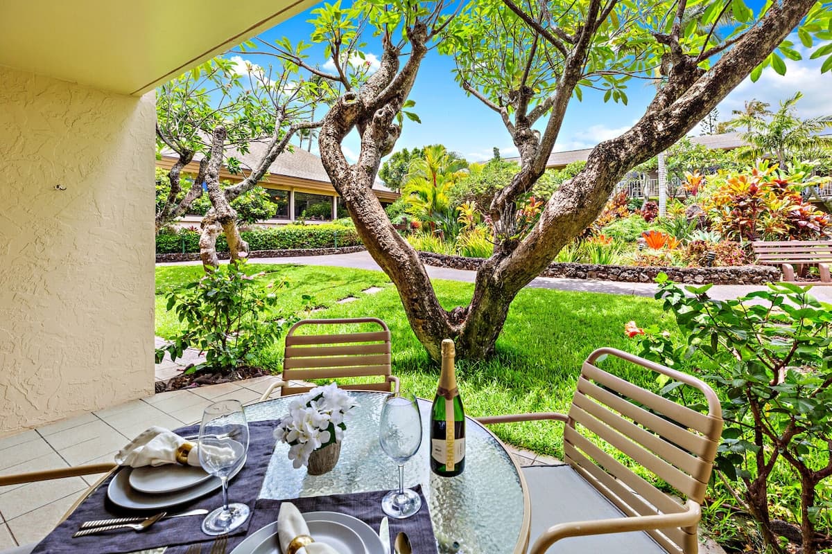 Condo in Lahaina · ★4.82 · 1 bedroom · 1 bed · 1 private bath - Photo 1
