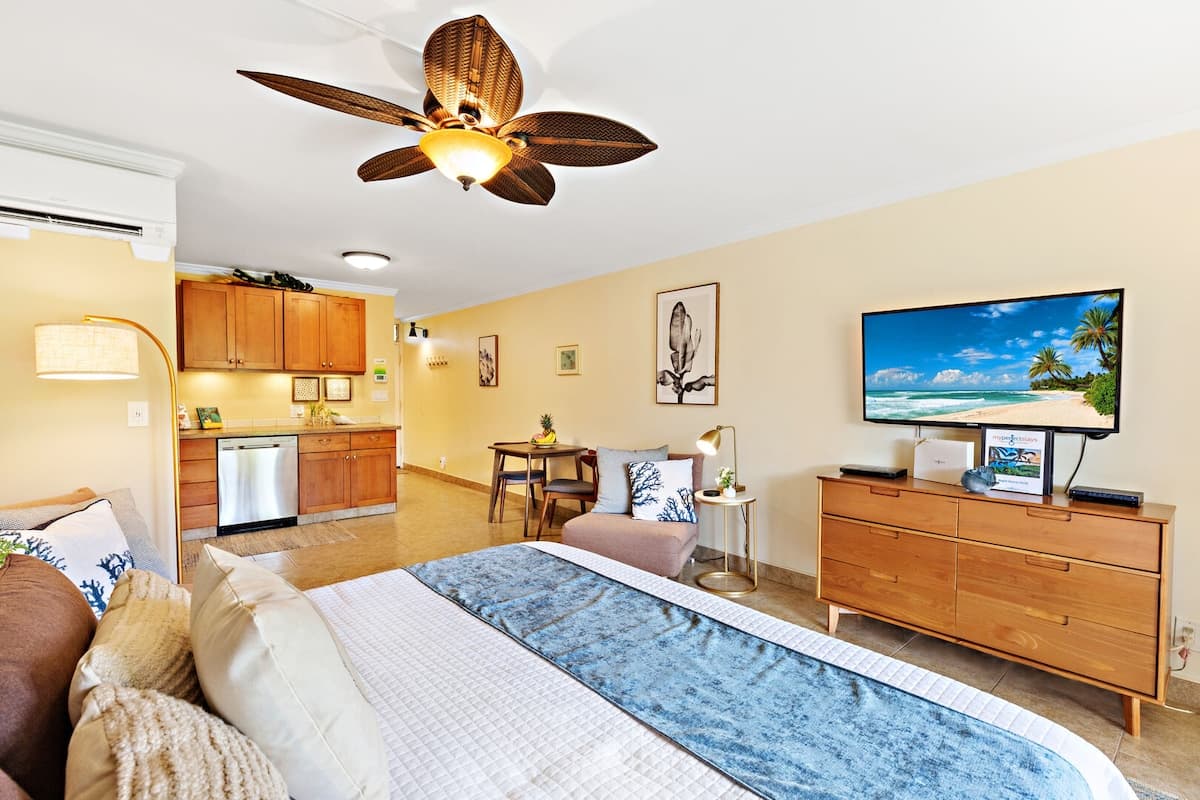 Condo in Lahaina · ★4.82 · 1 bedroom · 1 bed · 1 private bath - Photo 3