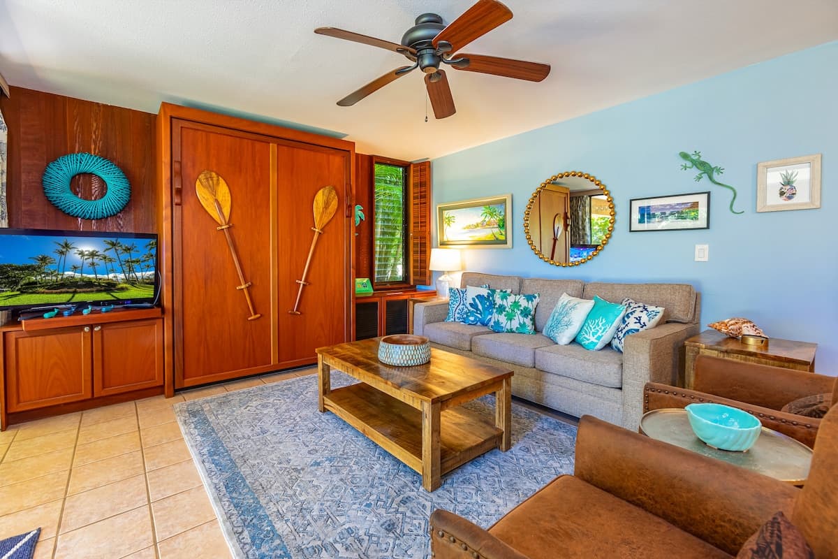 Condo in Kihei · ★4.8 · 1 bedroom · 2 beds · 1 bath - Photo 4