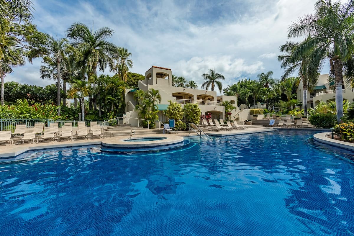 Condo in Kihei · ★5.0 · 2 bedrooms · 4 beds · 2 shared baths - Photo 2