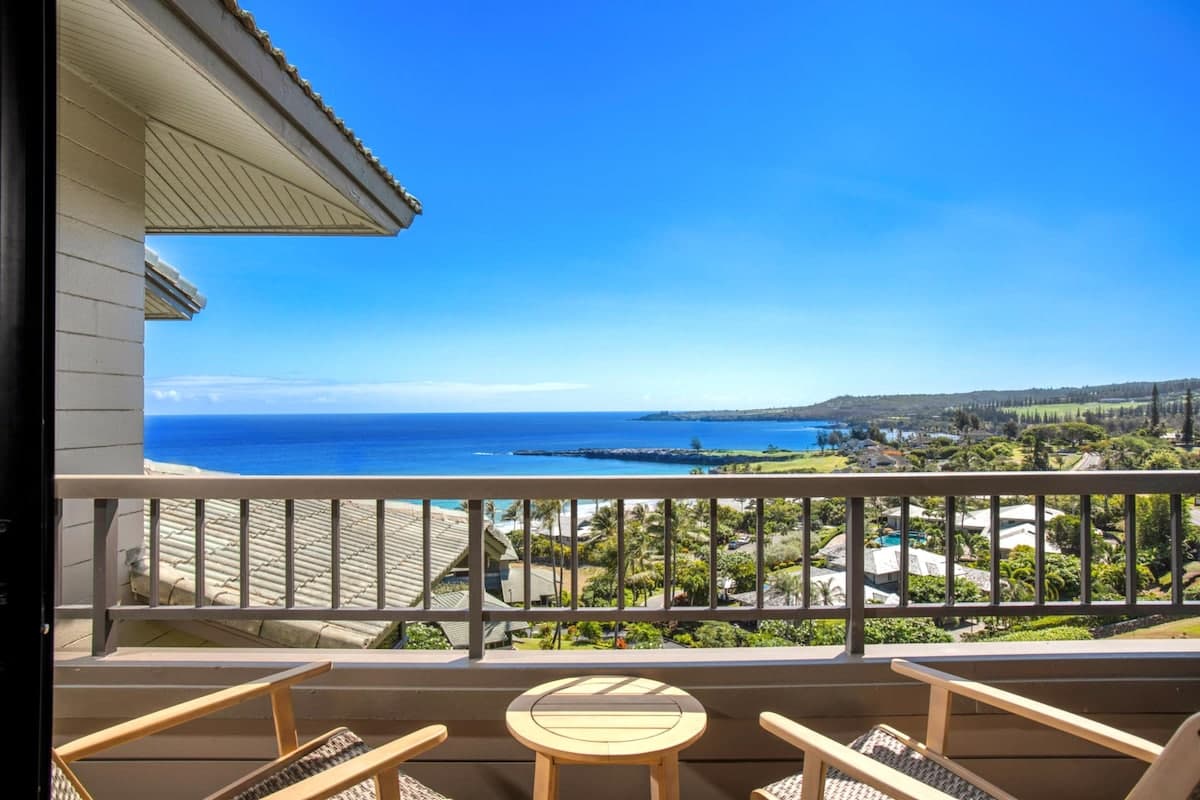 Condo in Lahaina · ★4.8 · 1 bedroom · 2 beds · 2 baths - Photo 1