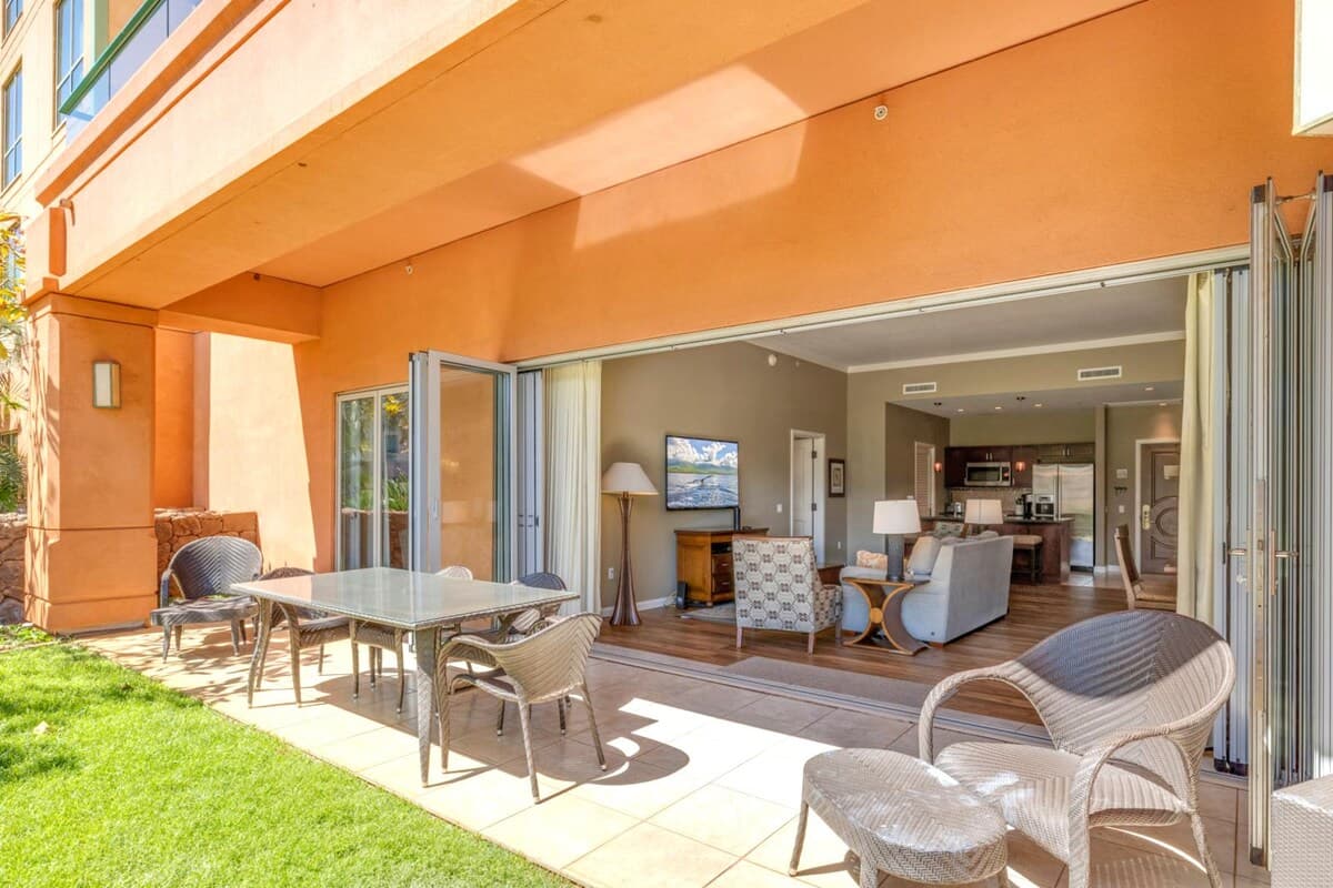Condo in Lahaina · ★4.5 · 2 bedrooms · 4 beds · 2 baths - Photo 2
