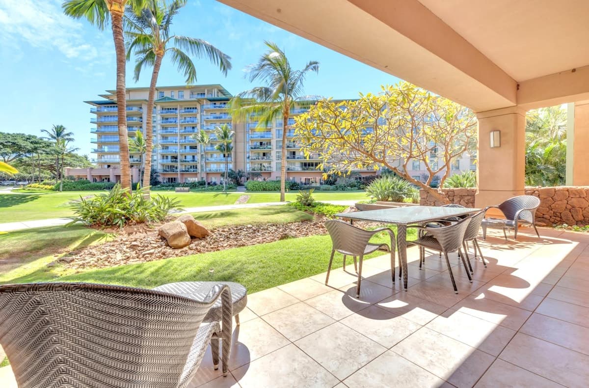 Condo in Lahaina · ★4.5 · 2 bedrooms · 4 beds · 2 baths - Photo 4
