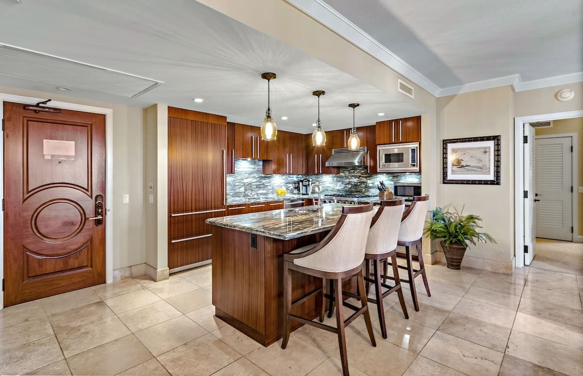 Condo in Lahaina · ★4.89 · 3 bedrooms · 4 beds · 3 baths - Photo 5