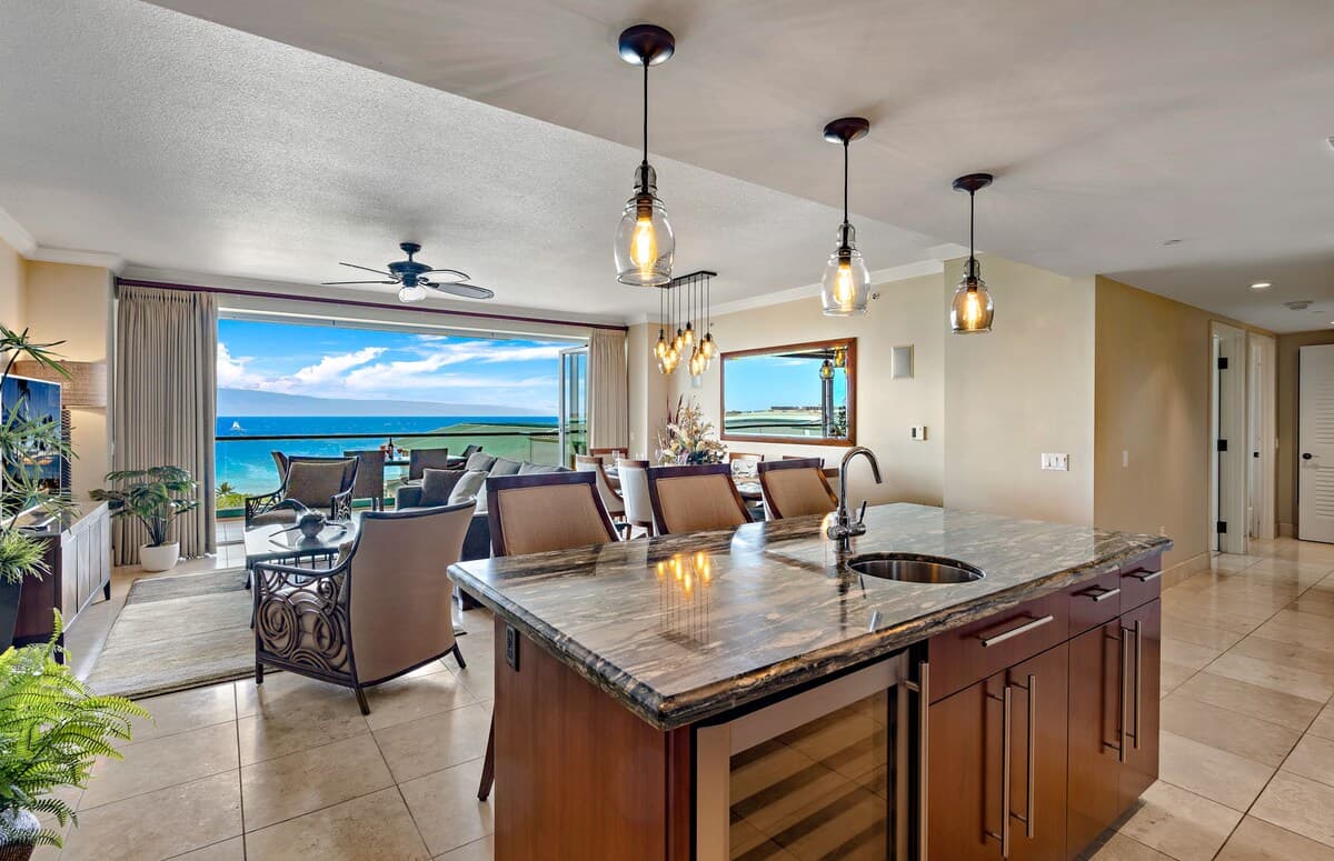 Condo in Lahaina · ★4.89 · 3 bedrooms · 4 beds · 3 baths - Photo 4