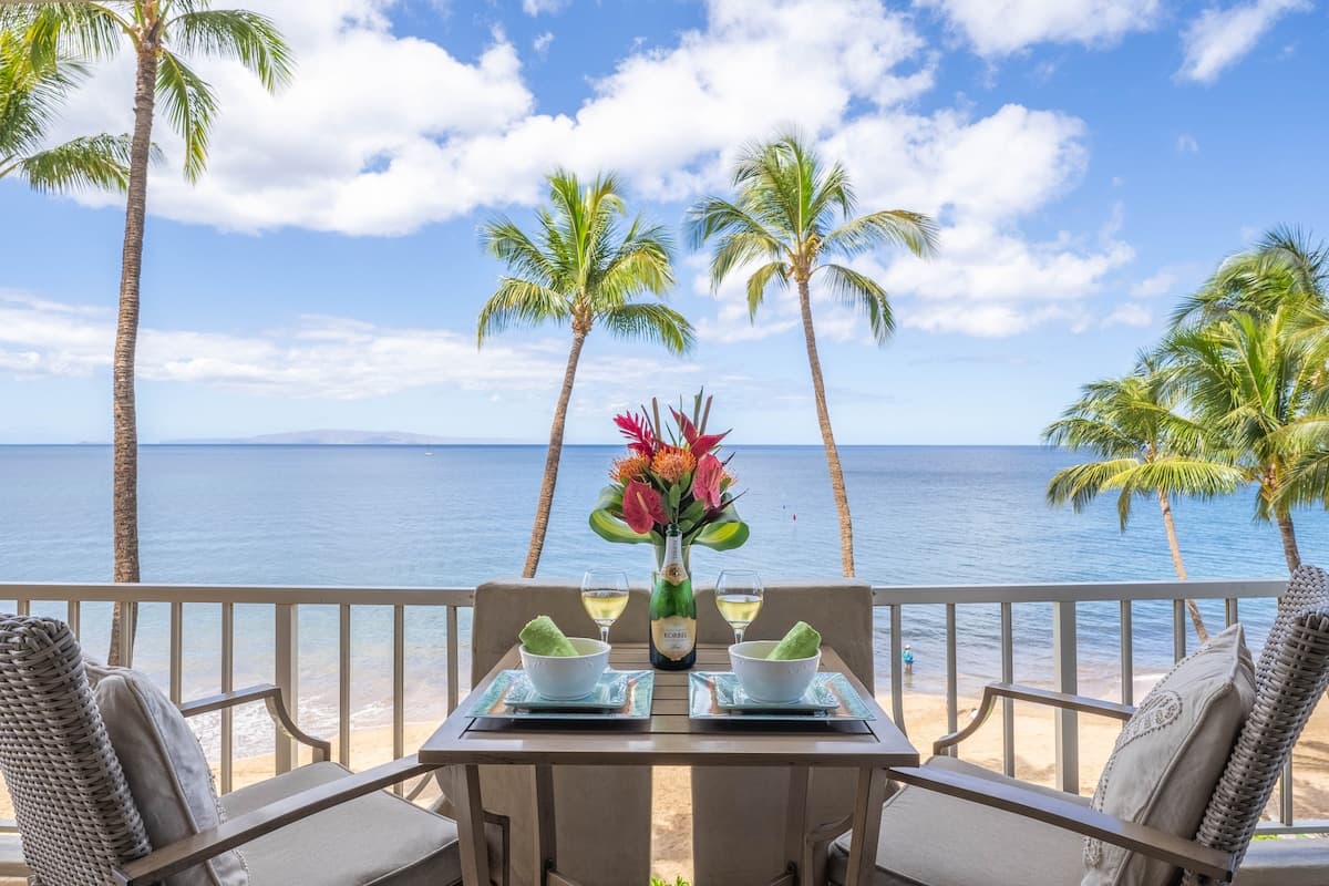 Condo in Kihei · ★4.89 · 1 bedroom · 2 beds · 2 baths - Photo 4