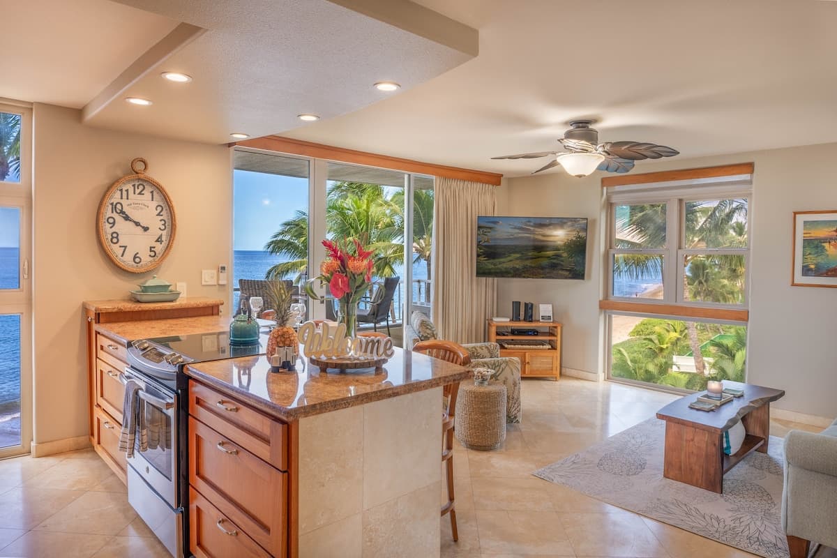 Condo in Kihei · ★4.89 · 1 bedroom · 2 beds · 2 baths - Photo 5