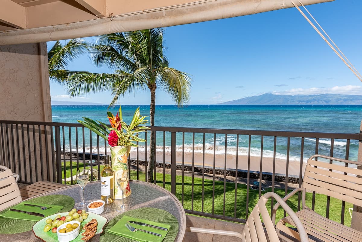 Condo in Lahaina · ★4.89 · 2 bedrooms · 3 beds · 2 private baths - Photo 1