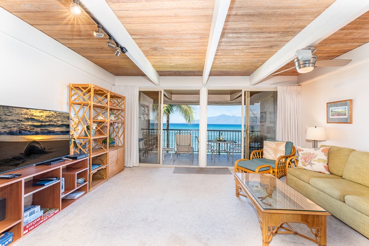 Condo in Lahaina · ★4.89 · 2 bedrooms · 3 beds · 2 private baths - Photo 2