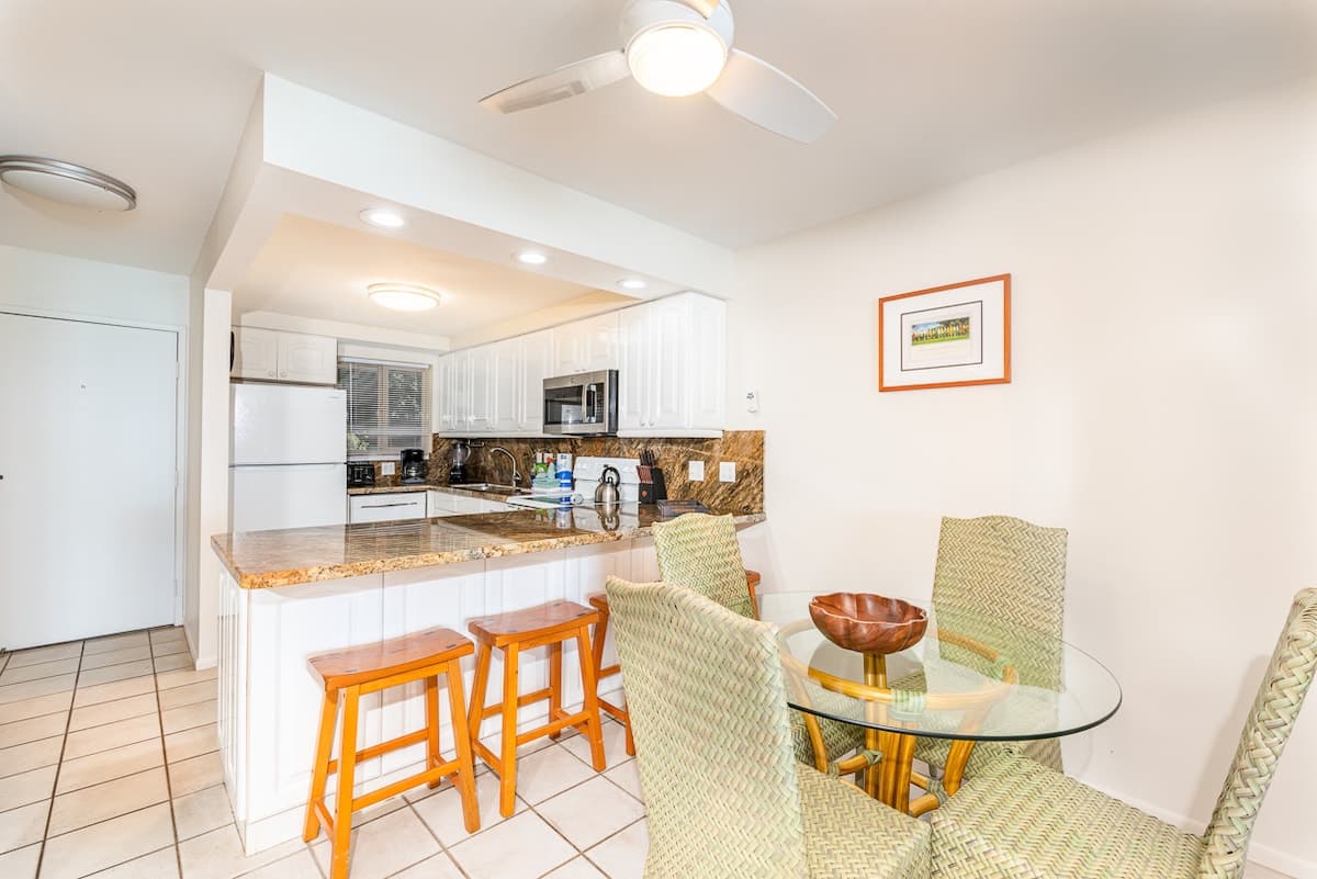Condo in Lahaina · ★4.89 · 2 bedrooms · 3 beds · 2 private baths - Photo 5