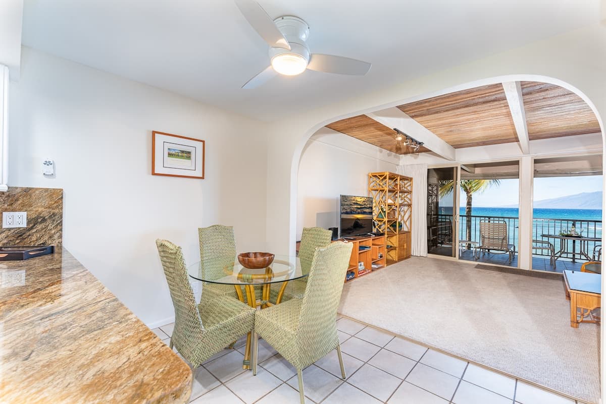 Condo in Lahaina · ★4.89 · 2 bedrooms · 3 beds · 2 private baths - Photo 3