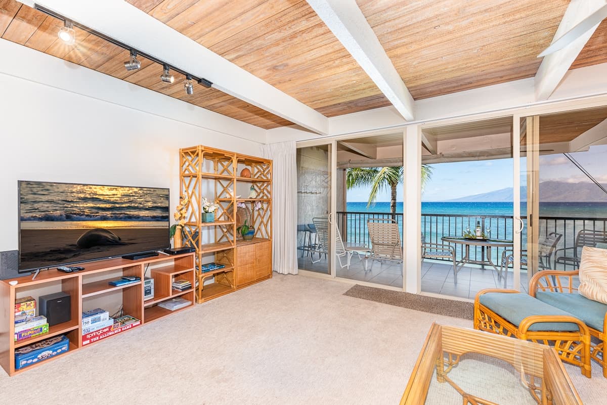 Condo in Lahaina · ★4.89 · 2 bedrooms · 3 beds · 2 private baths - Photo 4