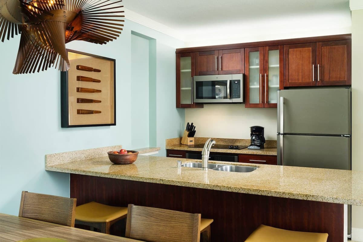 Condo in Lahaina · ★5.0 · 2 bedrooms · 4 beds · 2 private baths - Photo 5