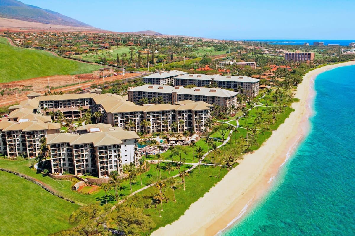 Condo in Lahaina · ★5.0 · 2 bedrooms · 4 beds · 2 private baths - Photo 2