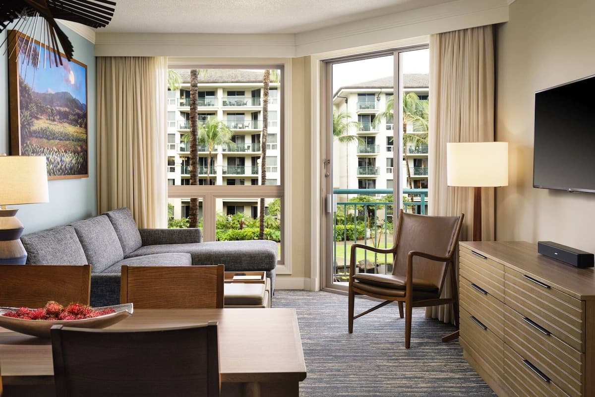 Condo in Lahaina · ★5.0 · 2 bedrooms · 4 beds · 2 private baths - Photo 4