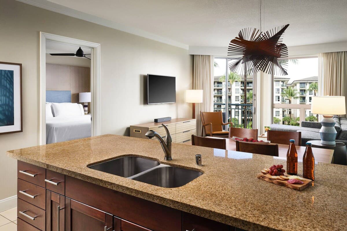Condo in Lahaina · ★5.0 · 2 bedrooms · 4 beds · 2 private baths - Photo 3