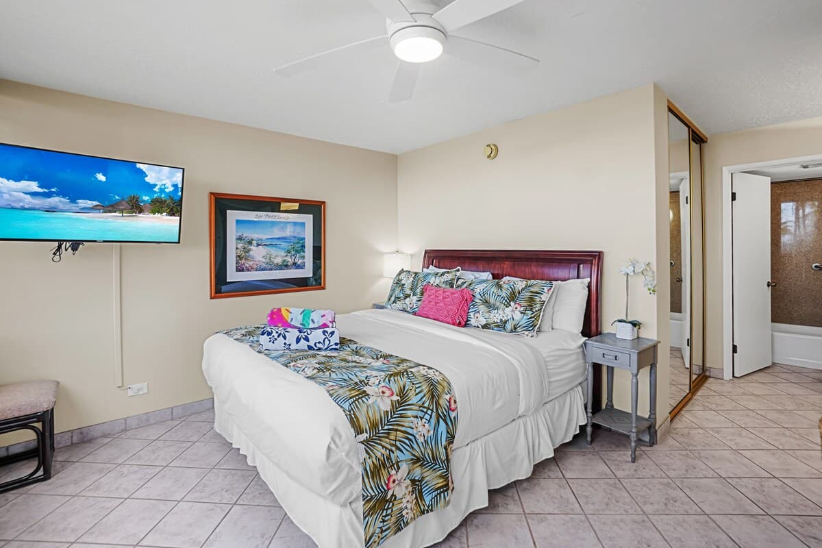 Home in Lahaina · ★4.71 · 2 bedrooms · 3 beds · 2 private baths - Photo 1