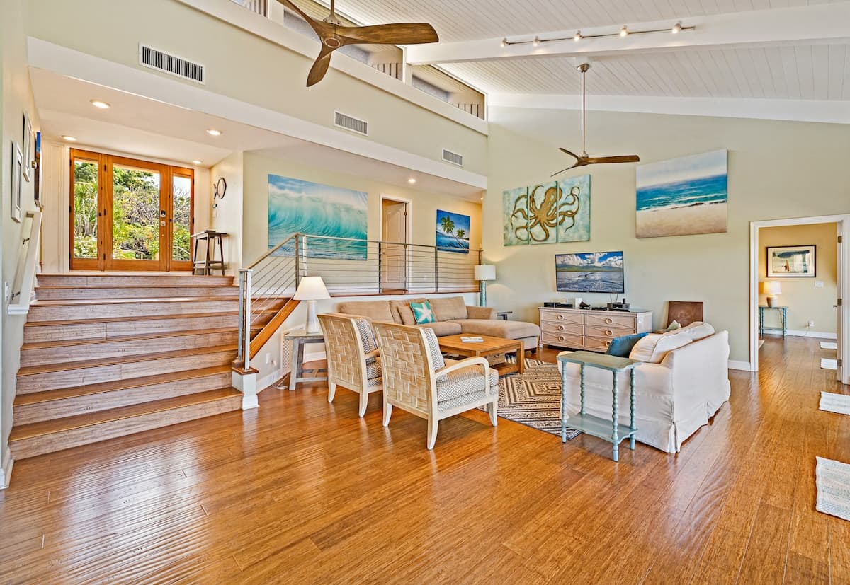 Home in Lahaina · ★4.83 · 6 bedrooms · 9 beds · 3 baths - Photo 4