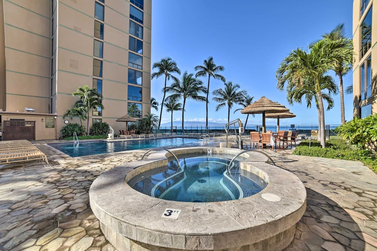 Condo in Lahaina · ★4.91 · 1 bedroom · 2 beds · 1 shared bath - Photo 5