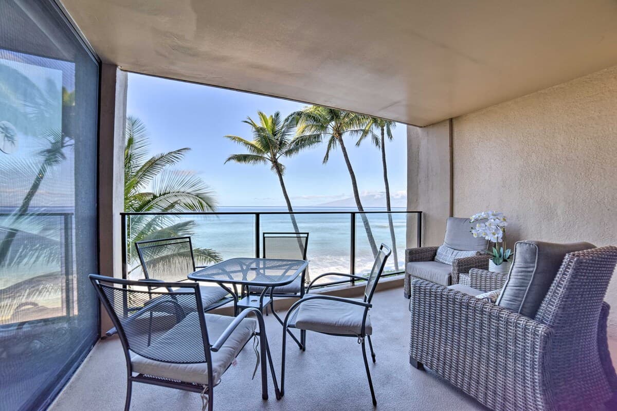 Condo in Lahaina · ★4.91 · 1 bedroom · 2 beds · 1 shared bath - Photo 2