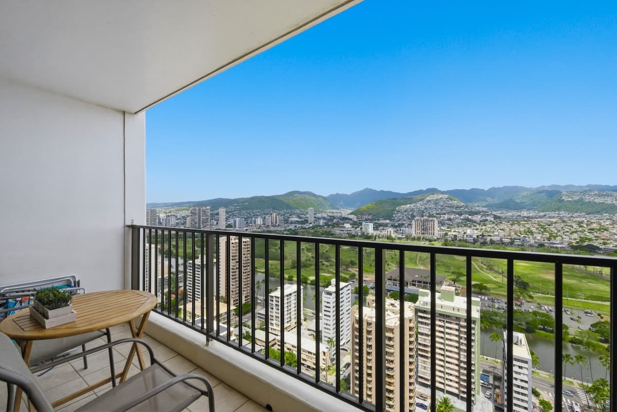 Condo in Honolulu · ★4.95 · 1 bedroom · 1 bed · 1 private bath - Photo 5