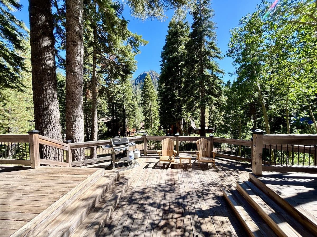 Snowy Paws Cabin Near Palisade Tahoe - Photo 2