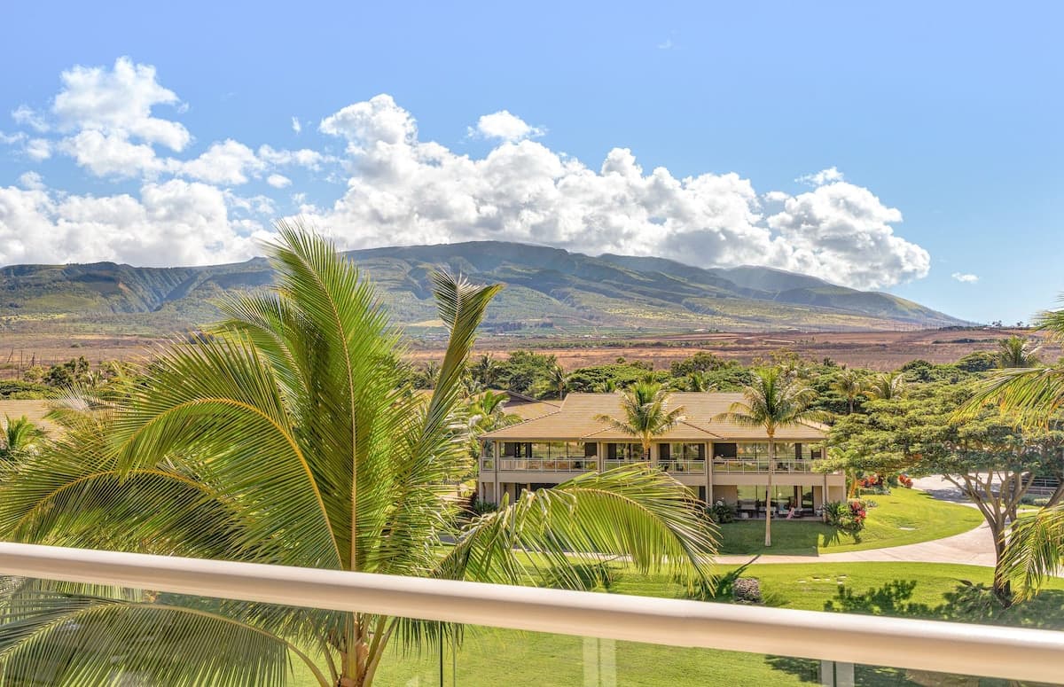 Condo in Lahaina · ★4.89 · 2 bedrooms · 3 beds · 1 bath - Photo 5