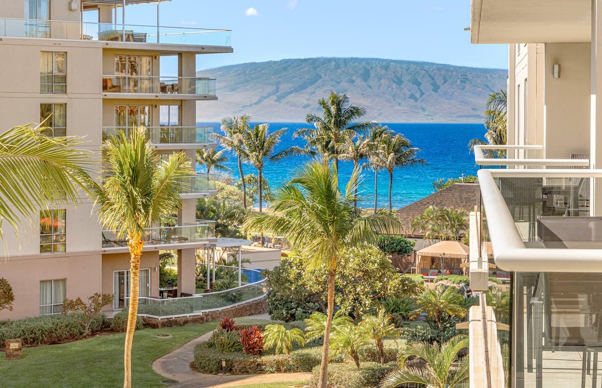 Condo in Lahaina · ★4.89 · 2 bedrooms · 3 beds · 1 bath - Photo 1