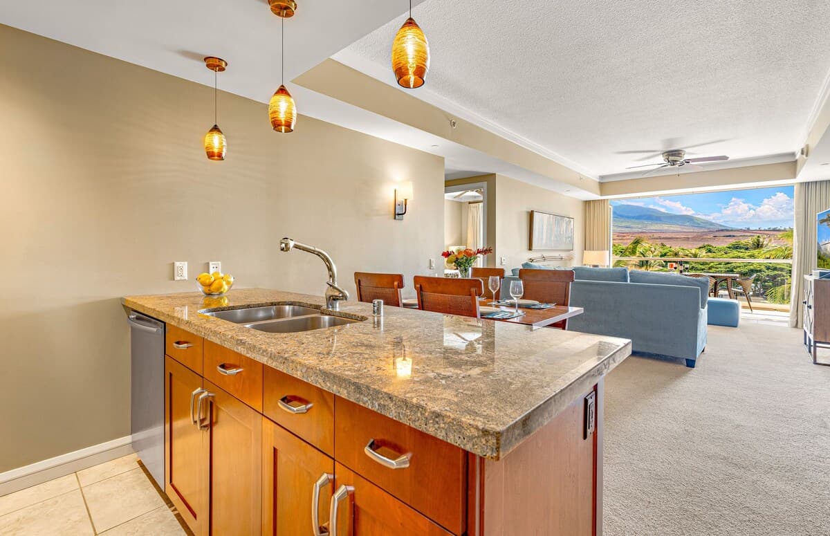 Condo in Lahaina · ★4.89 · 2 bedrooms · 3 beds · 1 bath - Photo 2