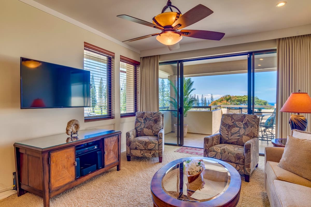 Condo in Lahaina · ★4.83 · 1 bedroom · 2 beds · 2 baths - Photo 1