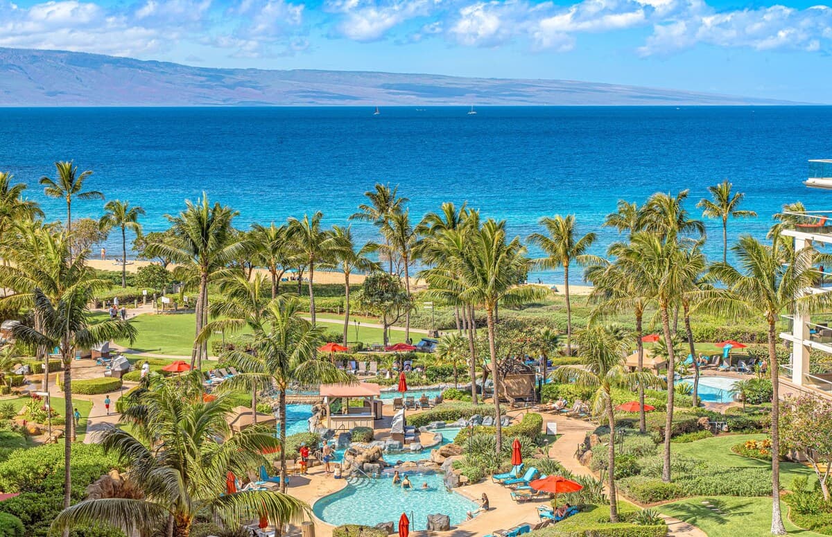 Condo in Lahaina · ★5.0 · 2 bedrooms · 3 beds · 2 baths - Photo 2