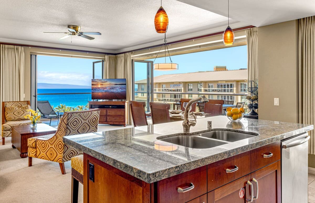 Condo in Lahaina · ★5.0 · 2 bedrooms · 3 beds · 2 baths - Photo 3