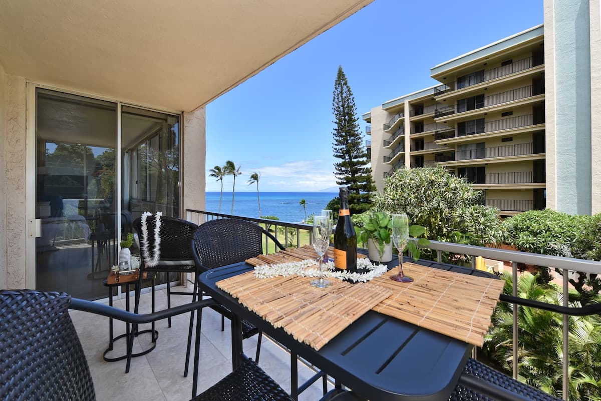 Condo in Lahaina · ★4.5 · 2 bedrooms · 3 beds · 2 baths - Photo 1