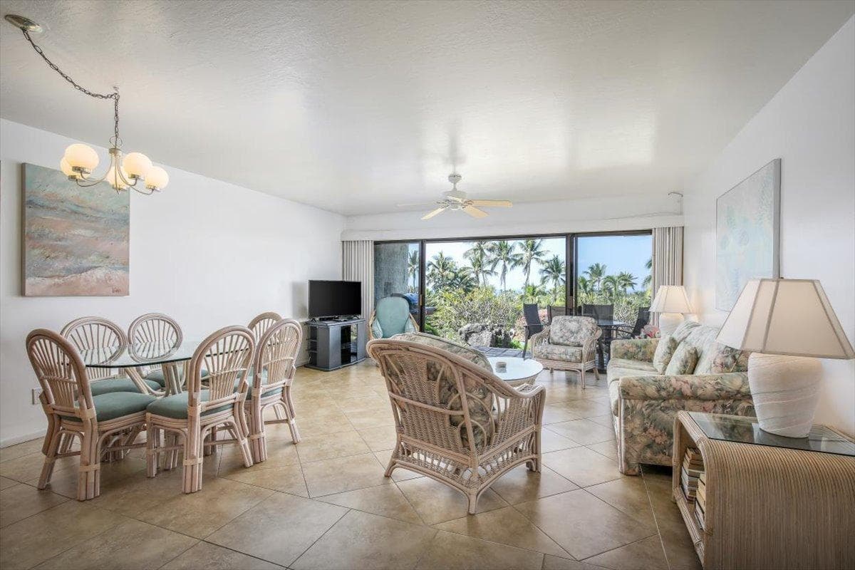 Condo in Kailua-Kona · ★4.5 · 2 bedrooms · 2 beds · 2 private baths - Photo 5