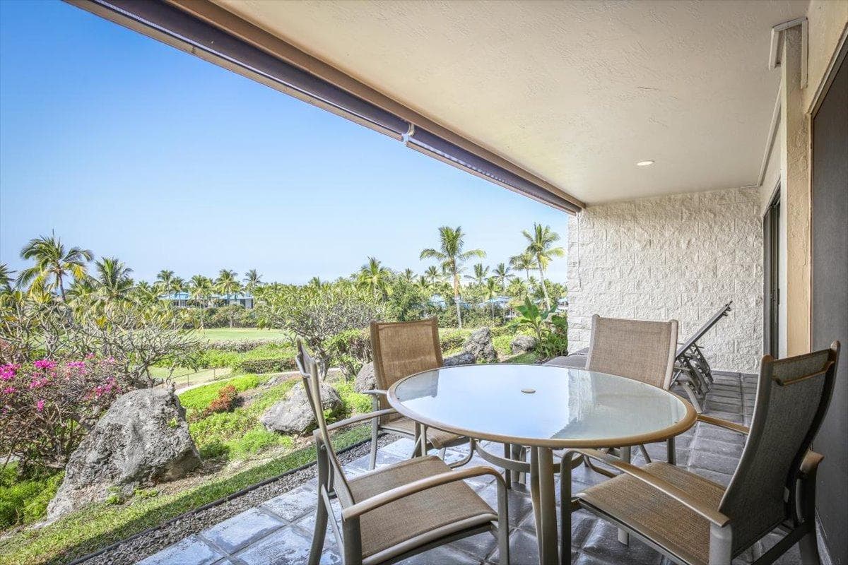 Condo in Kailua-Kona · ★4.5 · 2 bedrooms · 2 beds · 2 private baths - Photo 1